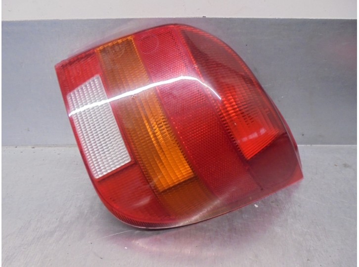 Recambio de piloto trasero derecho para ford fiesta berl./courier 1.1 cat referencia OEM IAM 7070864  