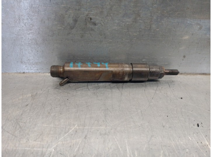 Replacement injector for Audi A4 Saloon (B5) 1.9 TDI OEM IAM reference 028130201T 0432193747 BOSCH