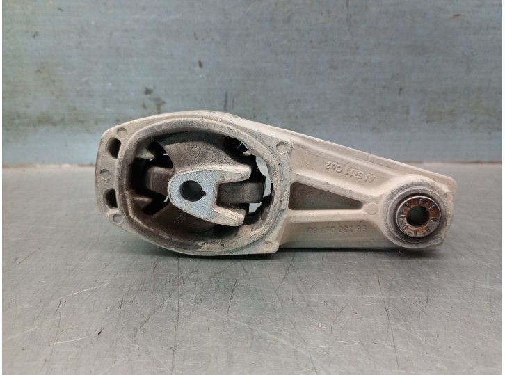 Replacement gearbox mount for Citroën C4 Cactus 1.5 BlueHDi 100 OEM IAM reference 9673005780 1806A6 