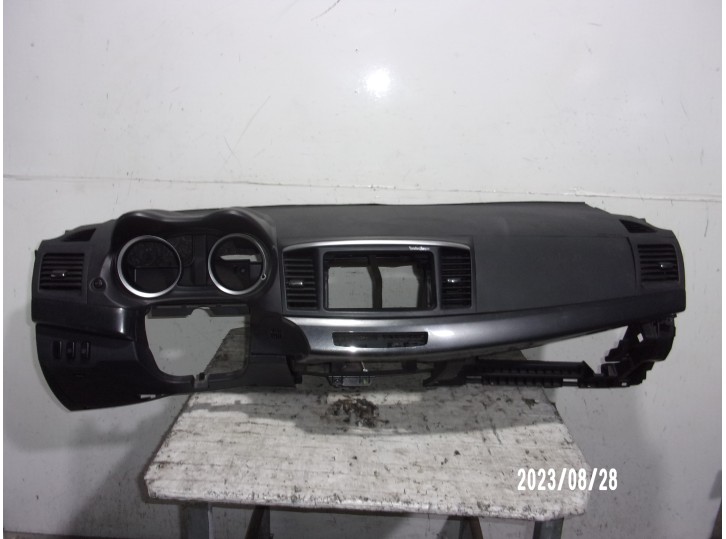 Recambio de salpicadero para mitsubishi lancer berlina (cy0) 2.0 di-d cat referencia OEM IAM 8000A212XA NEGRO 