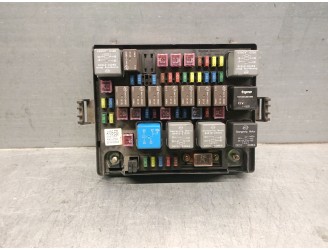 Recambio de caja reles / fusibles para ssangyong rodius i 2.7 xdi referencia OEM IAM A105ED  