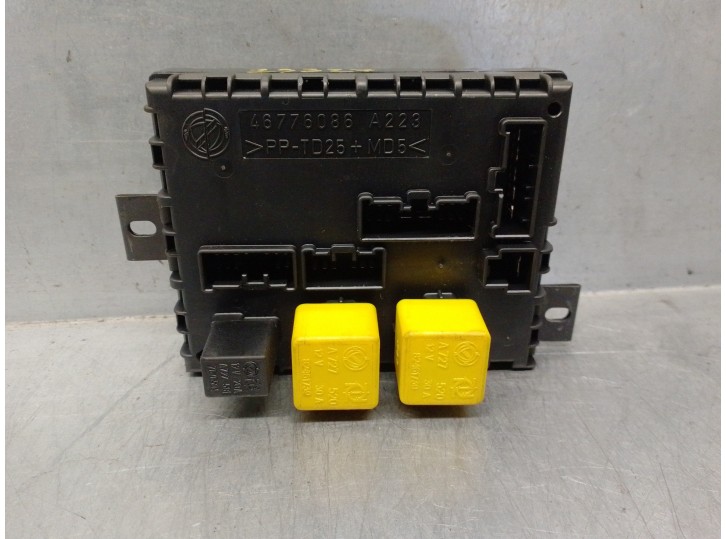 Recambio de caja reles / fusibles para lancia lybra berlina 1.9 turbodiesel cat referencia OEM IAM 46776086  