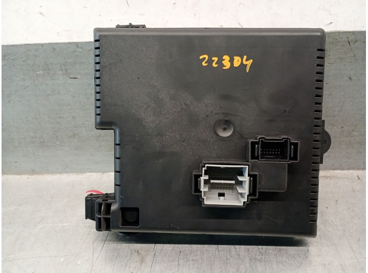 Recambio de caja reles / fusibles para volvo s60 i (384) 2.4 referencia OEM IAM 30728273 