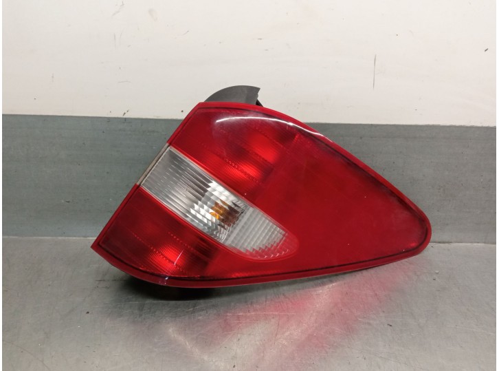 Recambio de piloto trasero derecho para ssangyong rodius i 2.7 xdi referencia OEM IAM 8360221302 8360221302 