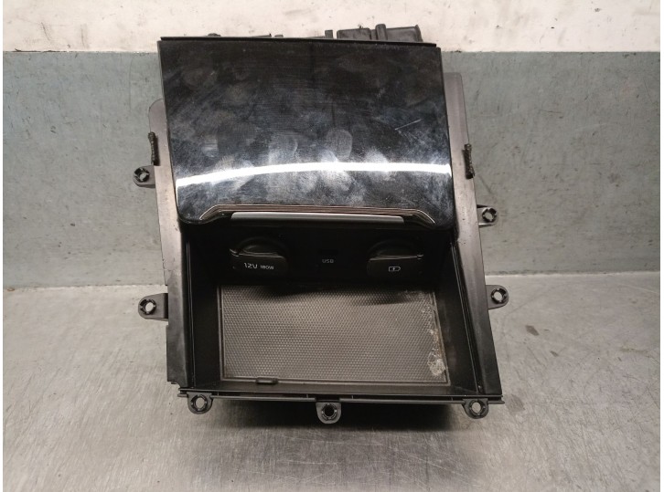 Recambio de guantera para kia xceed (cd) 1.6 crdi 115 referencia OEM IAM 84675J7000 84680J7100WK 