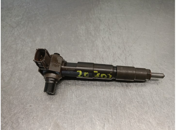 Replacement injector for Subaru Outback (B15) 2.0 diesel cat OEM IAM reference 16613AA040 03S02715 DENSO