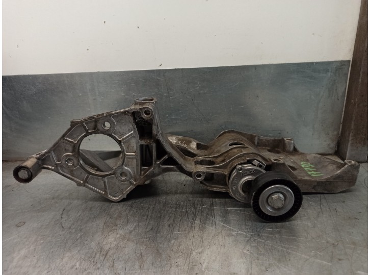 Recambio de soporte alternador para seat ibiza (6l1) 1.9 sdi referencia OEM IAM 038903143AC 