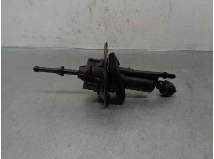 Recambio de bomba embrague para ford focus lim. (cb8) 1.6 tdci cat referencia OEM IAM BV517A543AA 
