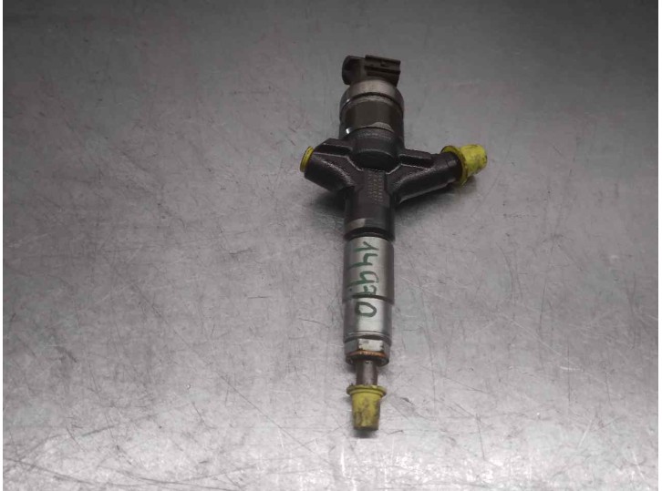 Recambio de inyector para subaru legacy kombi/outback b14 2.0 diesel cat referencia OEM IAM 16613AA030 DENSO