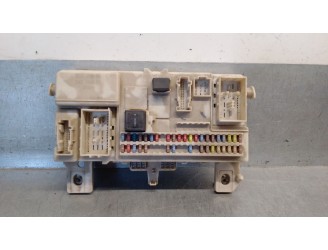 Recambio de caja reles / fusibles para volvo v50 familiar 2.0 diesel cat referencia OEM IAM 30765015 