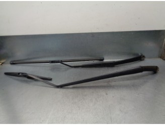 Replacement front right wiper arm for Toyota Avensis Verso (M20) 1998 OEM IAM reference 8521144080 8521144060 