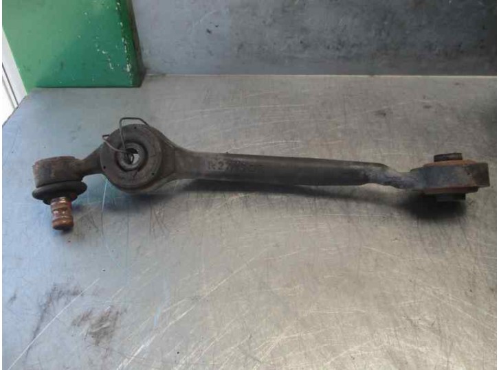 Recambio de brazo suspension inferior delantero derecho para audi 100 berlina (c4) 2.5 tdi referencia OEM IAM 