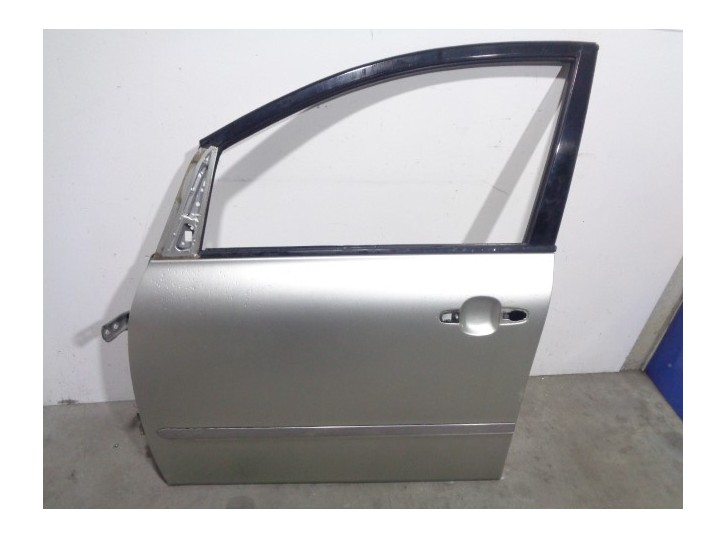 Recambio de puerta delantera izquierda para toyota avensis verso (m20) 1998 referencia OEM IAM 6700244060 GRIS 5 PUERTAS