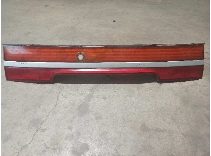 Replacement central rear light for Hyundai Galloper Santano 2.0 105 hp OEM IAM reference 92405M20 5 DOORS