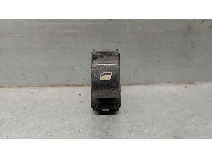 Recambio de mando elevalunas delantero derecho para peugeot 207 16v referencia OEM IAM 96548607  