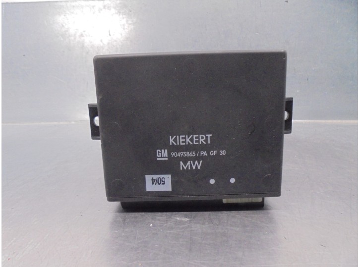 Replacement central locking control unit for Opel Omega B 2.5 Turbodiesel (X 25 TD / U 25 TD / L93) OEM IAM reference 90493865 