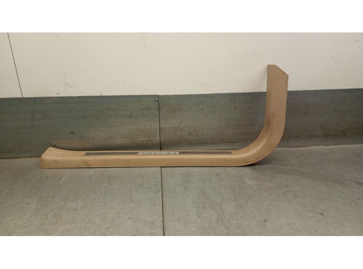 Recambio de molduras delanteras para lexus rx (_u3_) 400h (mhu38_) referencia OEM IAM 6792048010A0 6792048010A0 