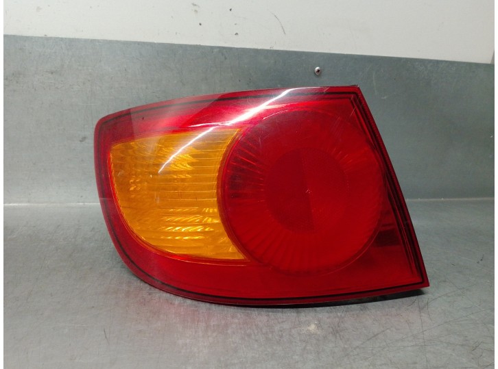 Replacement rear left tail light for Hyundai Elantra (XD) 2.0 CRDi CAT OEM IAM reference 924112D200 FENDER MOUNTED 5 DOORS