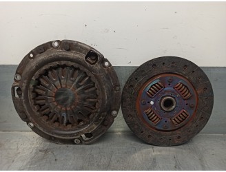 Replacement clutch kit for Mazda Premacy (CP) 2.0 turbodiesel cat OEM IAM reference RF1316410A 