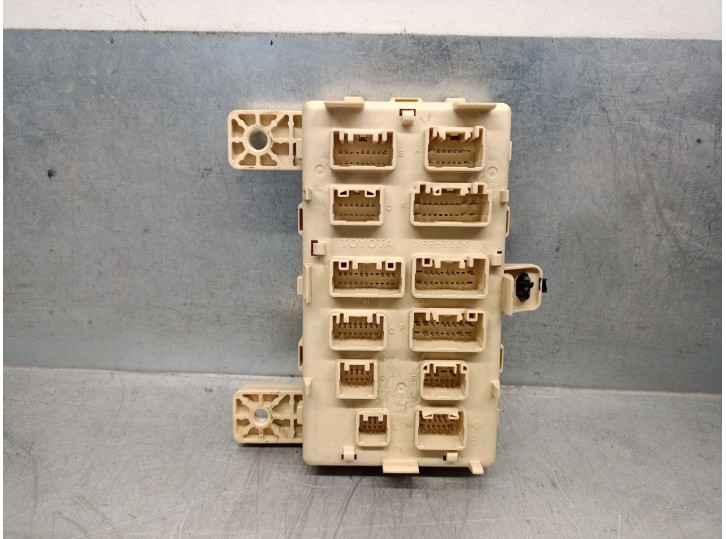 Recambio de caja reles / fusibles para lexus rx (_u3_) 400h awd (mhu38_) referencia OEM IAM 8267148010 8267148010 