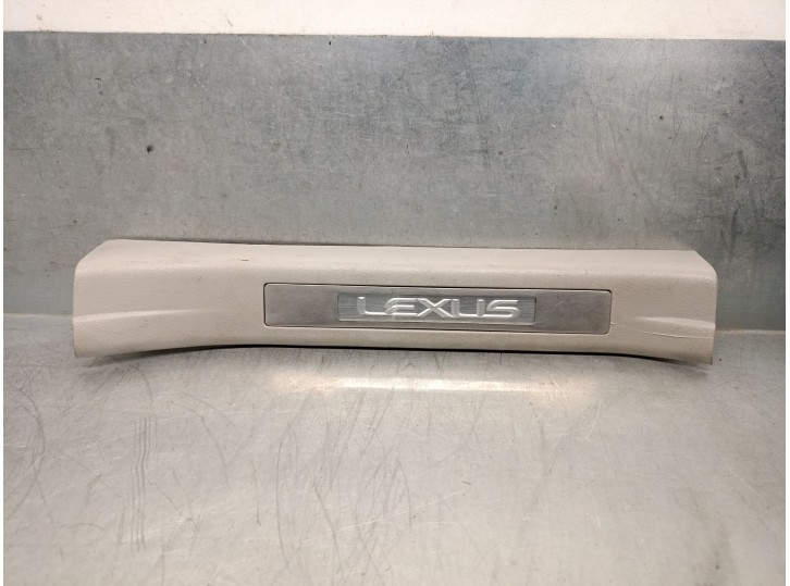 Replacement rear trim moldings for Lexus RX (_U3_) 400h AWD (MHU38_) OEM IAM reference 6793048021 