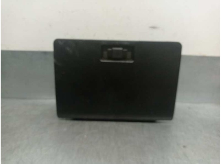 Recambio de guantera para hyundai galloper 2.5 referencia OEM IAM MB244412A  