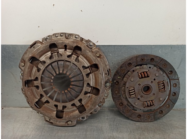 Recambio de kit embrague para ford fiesta berlina 1.25 16v cat referencia OEM IAM 1041766 118013711 LUK