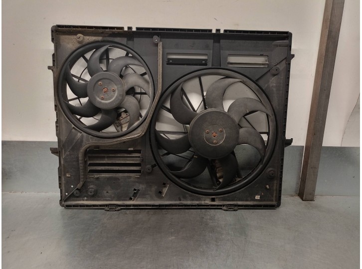 Recambio de electroventilador para volkswagen touareg (7la) 2.5 tdi referencia OEM IAM 7L0121203F 013030392 BOSCH