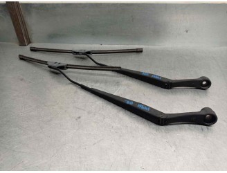 Recambio de brazo limpia delantero derecho para ssangyong actyon 2.0 td cat referencia OEM IAM 