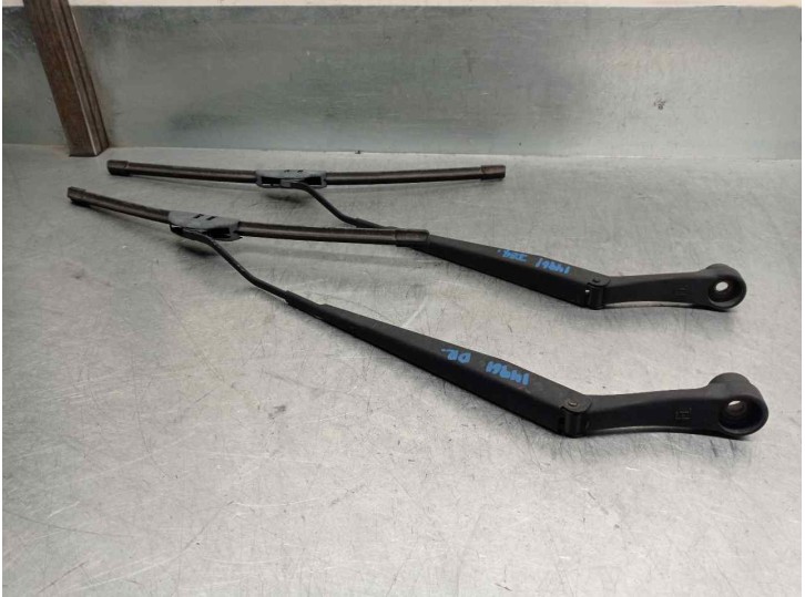 Recambio de brazo limpia delantero derecho para ssangyong actyon 2.0 td cat referencia OEM IAM   