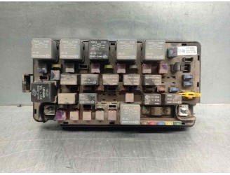 Recambio de caja reles / fusibles para ssangyong actyon 2.0 td cat referencia OEM IAM 8239031033  