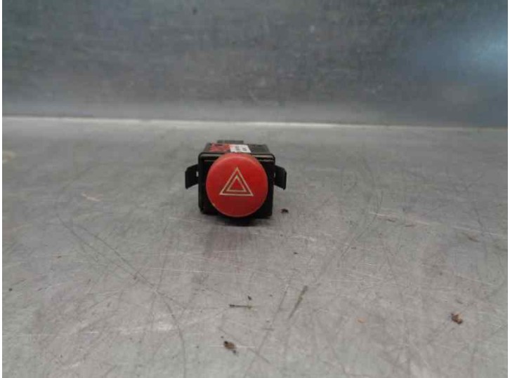 Replacement hazard warning switch for Seat Ibiza (6L1) 1.4 TDI OEM IAM reference 6L1953235A 