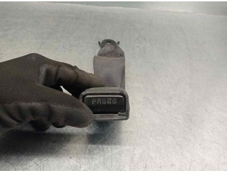 Recambio de enganche cinturon para ssangyong actyon 2.0 td cat referencia OEM IAM 4255372 TRA DER 5 PUERTAS