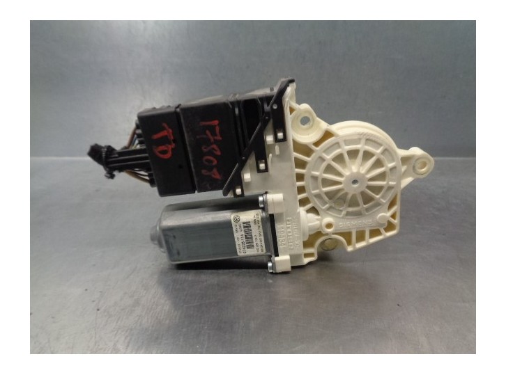 Recambio de motor elevalunas trasero derecho para volkswagen passat berlina (3c2) 2.0 tdi referencia OEM IAM 1K0959704P 18 PINES