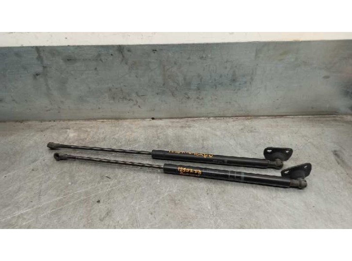 Replacement trunk / tailgate dampers for Toyota Prius (NHW20) 1.5 CAT OEM IAM reference 689600W431 445N 