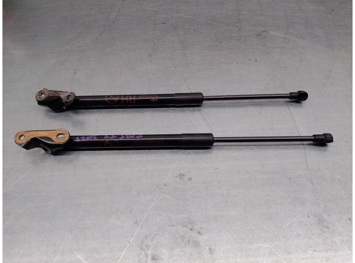Replacement boot / tailgate struts for Toyota Auris 1.8 16V (Hybrid) OEM IAM reference 6895002180 