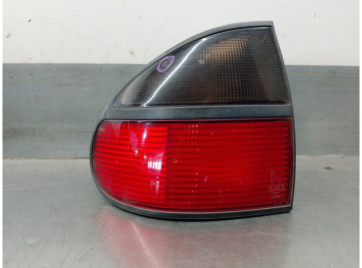 Recambio de piloto trasero izquierdo para renault laguna (b56) 2.2 diesel referencia OEM IAM 7700820052 5 PUERTAS