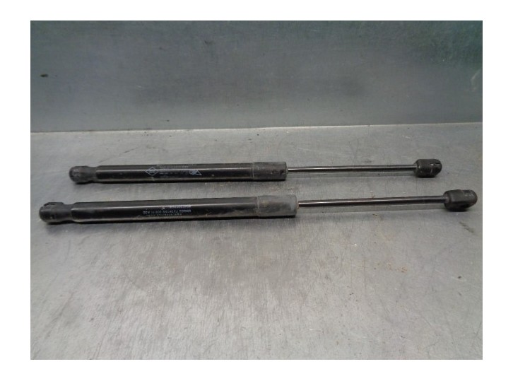 Recambio de amortiguadores maletero / porton para dacia duster 1.5 dci diesel fap cat referencia OEM IAM 904520004R 