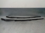 Replacement front right wiper arm for Dacia Duster 1.5 dCi diesel FAP cat OEM IAM reference 288860525R 