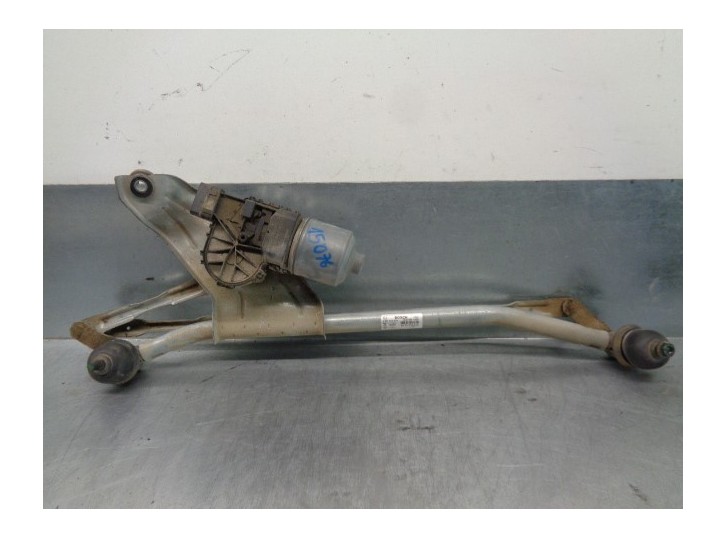 Replacement front wiper motor for Dacia Duster 1.5 dCi Diesel FAP CAT OEM IAM reference 8200619512 3397020879 