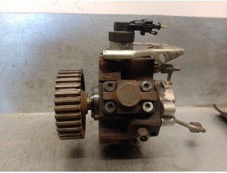 Replacement injection pump for Citroën C4 saloon 1.6 16v HDi OEM IAM reference 9656300380 0445010102 BOSCH