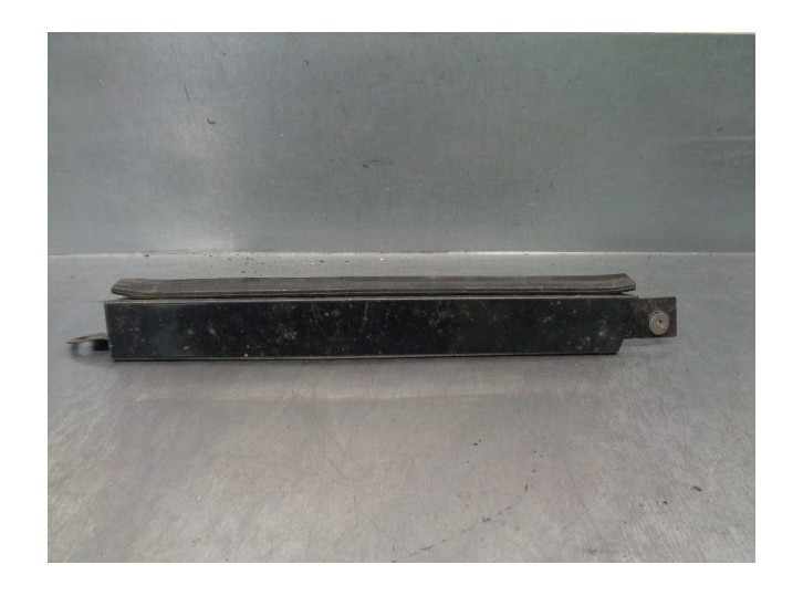 Recambio de cerquillo faro para mercedes-benz clase e (w124) berlina 2.0 16v cat referencia OEM IAM A1248890563 