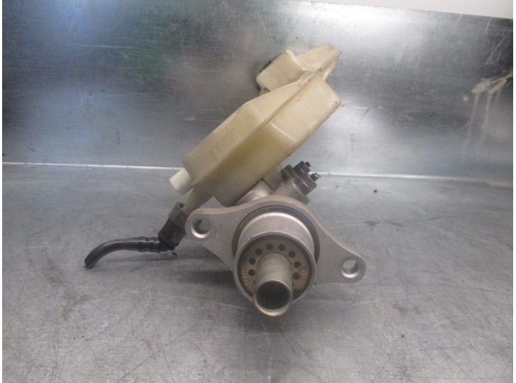 Recambio de bomba freno para mazda 3 berlina (bk) 1.6 16v cat referencia OEM IAM BPYS4340Z FOMOCO