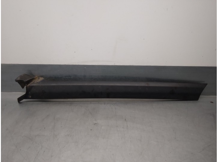 Recambio de molduras delanteras para land rover discovery 2.7 td v6 cat referencia OEM IAM DCB000145 