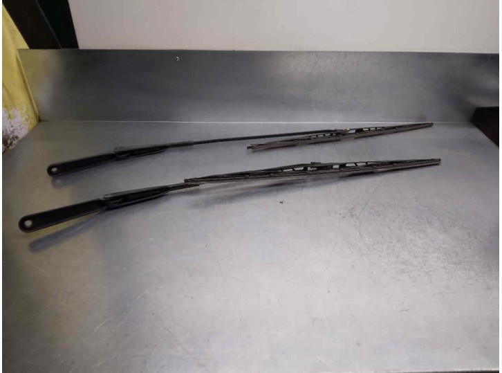 Recambio de brazo limpia delantero derecho para nissan primastar (x..) 2.0 dci diesel referencia OEM IAM 8200696499  