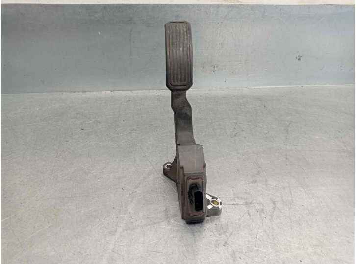 Recambio de potenciometro pedal para toyota auris 1.4 turbodiesel cat referencia OEM IAM 7811002010  