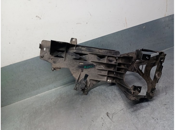 Replacement right headlight bracket for BMW 5 (F10) 530 D OEM IAM reference 51647200794 51647200794 
