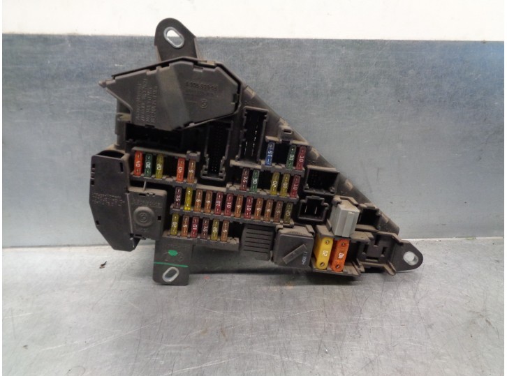 Recambio de caja reles / fusibles para bmw serie 5 berlina (e60) 530d referencia OEM IAM 61146906588 