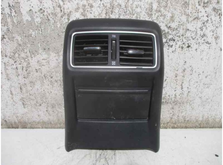 Recambio de aireador para infiniti q50 cat referencia OEM IAM 687944GA0A 