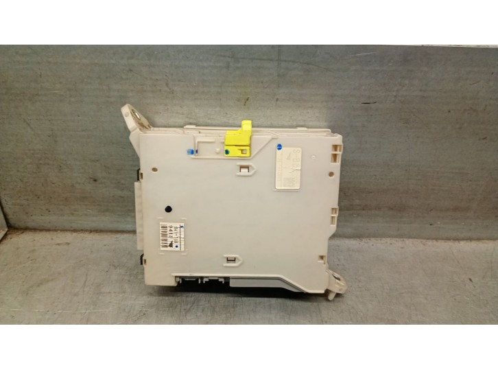 Recambio de caja reles / fusibles para lexus is ii (_e2_) 220d (ale20) referencia OEM IAM 8273353040 8273353040 